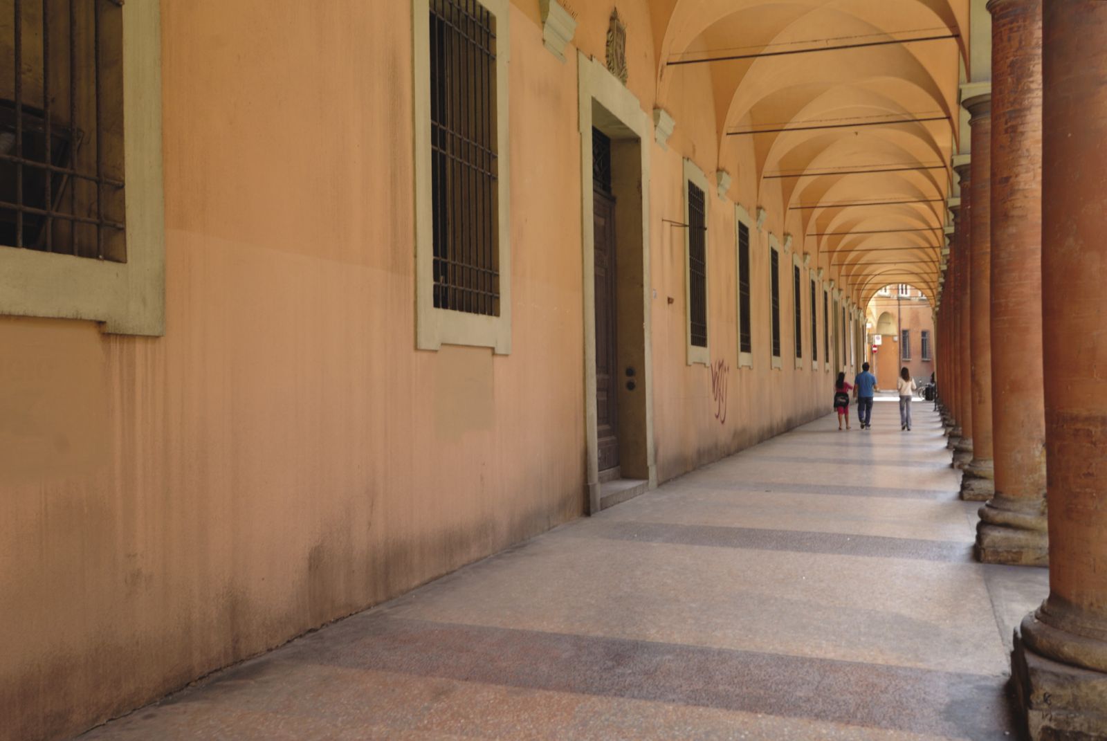 Il portico del Liceo Galvani - foto di Giampaolo Zaniboni