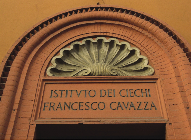 Ingresso della sede dell'Istituto Cavazza - via Castiglione (Bologna)