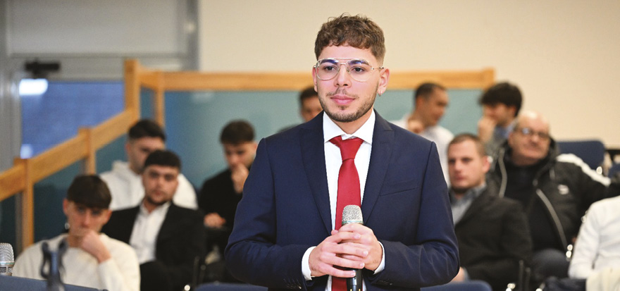 Gabriele durante la sessione di Laurea - Università di Bologna, 2024