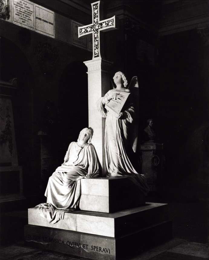 Monumento sepolcrale di Adelaide Borghi Mamo a opera dello scultore E. Barbieri - Galleria degli Angeli, Certosa di Bologna