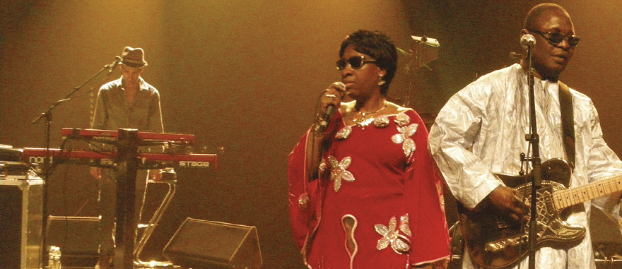 Amadou Bagayoko e Mariam Doumbia in concerto - Saint-Jean-d'Angély in Francia (2024)