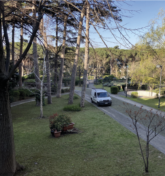 Il parco con auto del giardiniere - Barcola