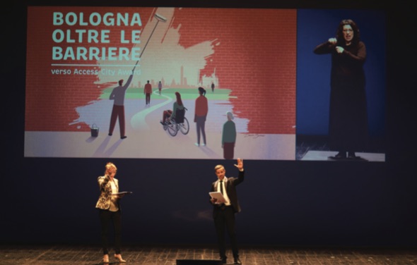 Marco Lombardo sul palco per la presentazione del progetto "Bologna oltre le barriere" - Bologna
