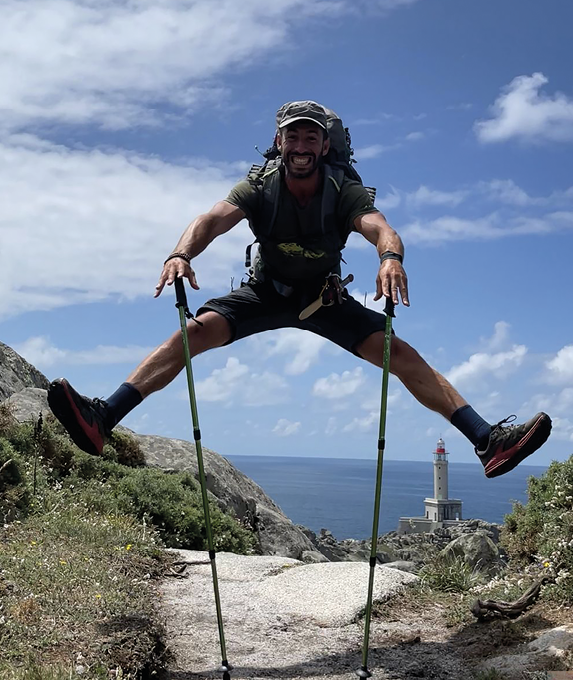 Lorenzo Bruni jumps for joy along the route - Santiago de Compostela