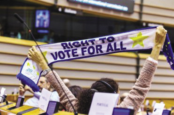 Manifestante per i diritti dei disabili al Parlamento Europeo