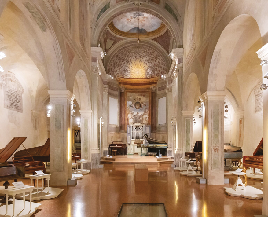 Interno del Complesso di San Colombano con antichi strumenti musicali - Bologna