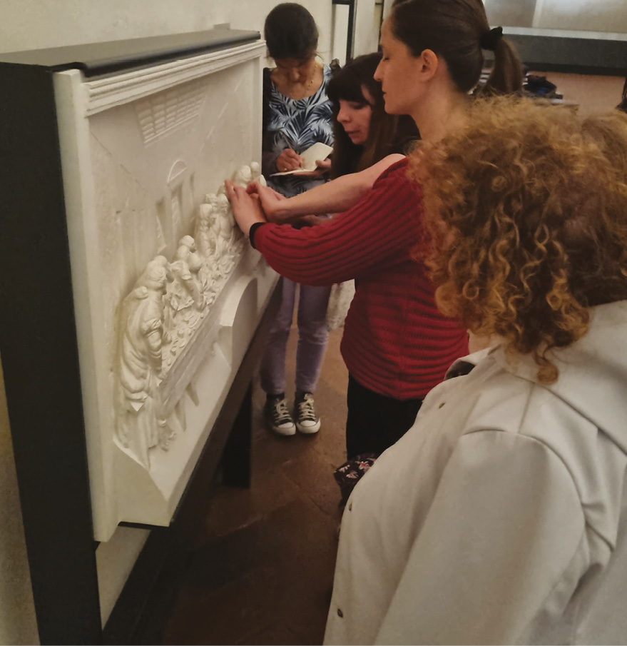 Esplorazione tattile del Cenacolo di Leonardo da Vinci - Refettorio della Chiesa di Santa Maria delle Grazie, Milano