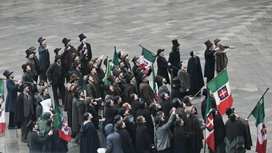 A snapshot of a take during the filming of the movie Rapito (Kidnapped) by Marco Bellocchio, Piazza Maggiore, Bologna