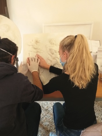 Guide helping with tactile exploration - Anteros Museum, Bologna