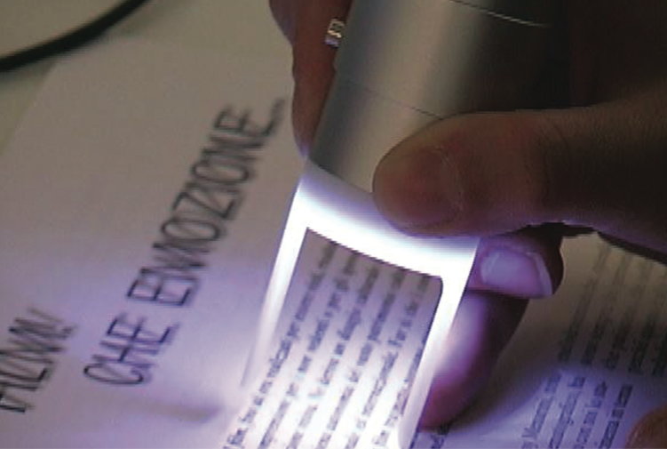 Electronic magnifier - Technology Help Centre, Istituto Cavazza