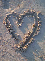 Picture - Heart drawn in the sand