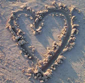 Picture - Heart drawn in the sand