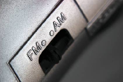 Foto - Primo piano pulsante di FM e AM su una radio