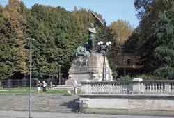Picture - Park of the Montagnola, monument dedicated to August 8th, 1848