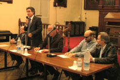 Foto - Mario Barbuto e Pier Michele Borra, Direttore e Presidente dell’Istituto Cavazza, con Angelo Tranfaglia, Prefetto di Bologna durante la cerimonia della consegna dei diplomi