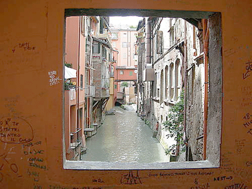 Picture - The small window in Via Piella, Bologna