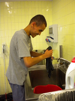 Picture - Teenager doing laundry work